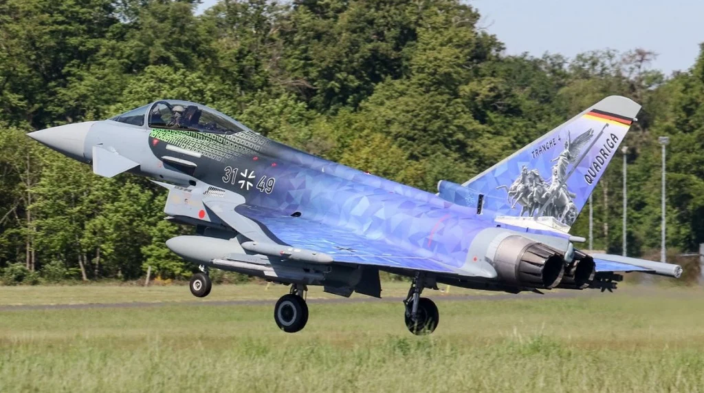 Almanya’nın yeni Eurofighter savaş uçağından ilk uçuş