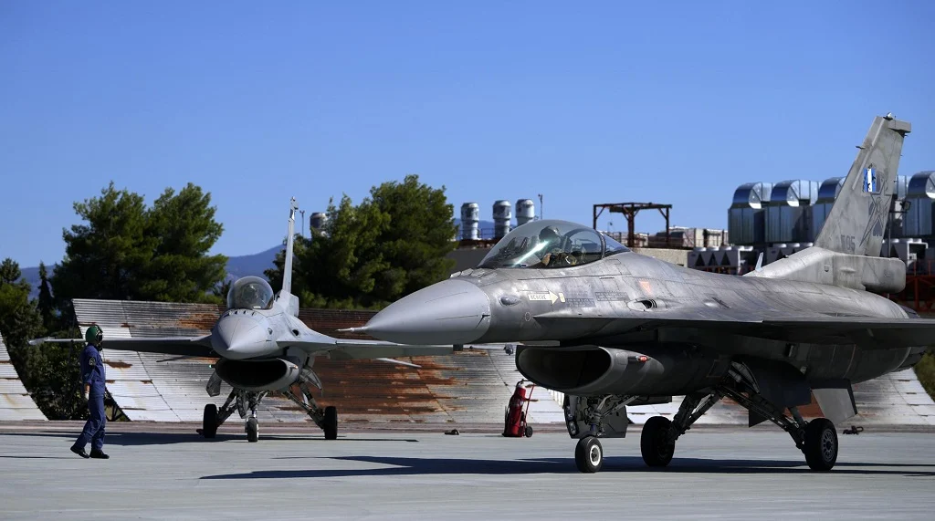 Yunanistan’ın F-16 savaş uçağı yandı